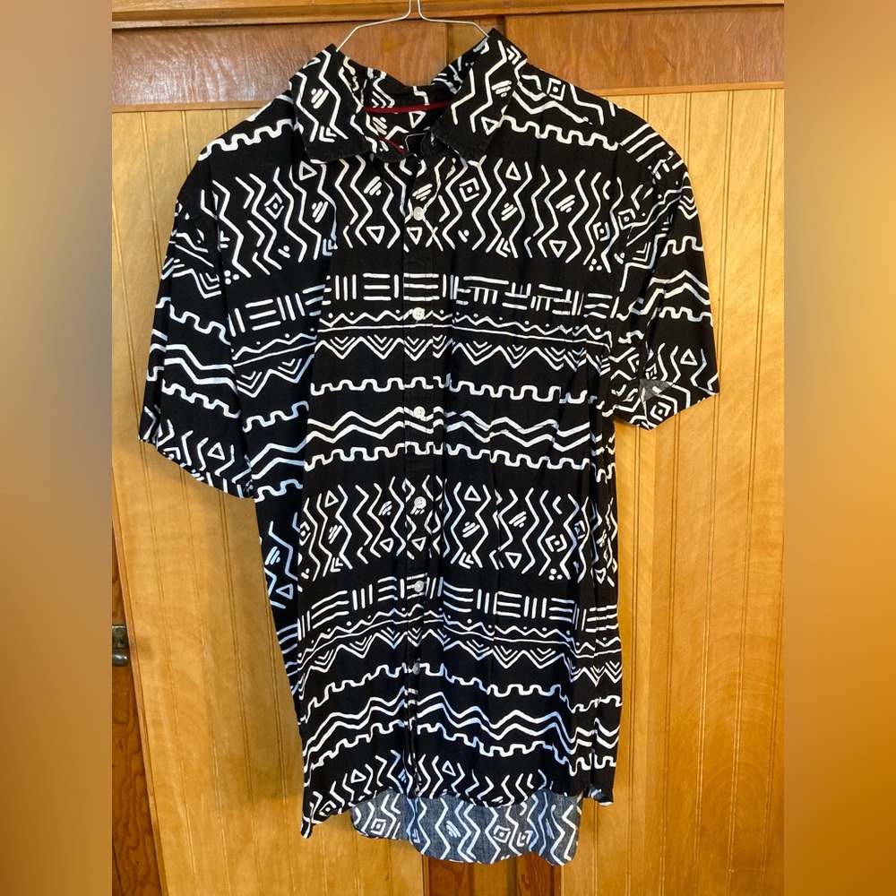 21Men Short Sleeve Button Up Shirt Size Medium